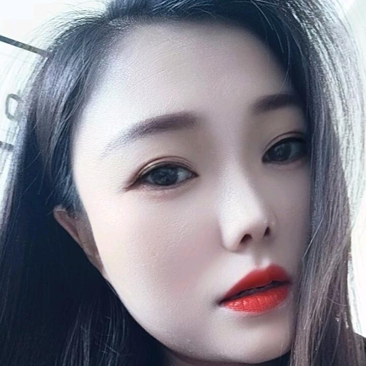 王  穿秋水