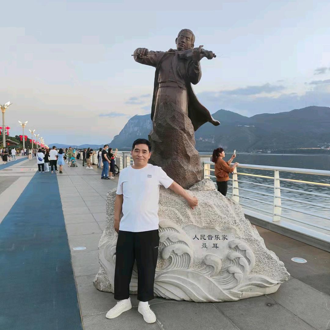 陌离