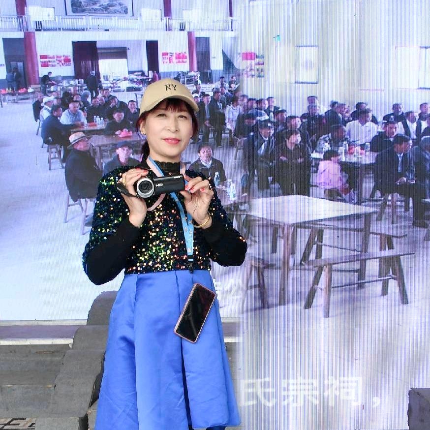 阿红姑娘🌹🌹佩佩影楼婚庆策划，