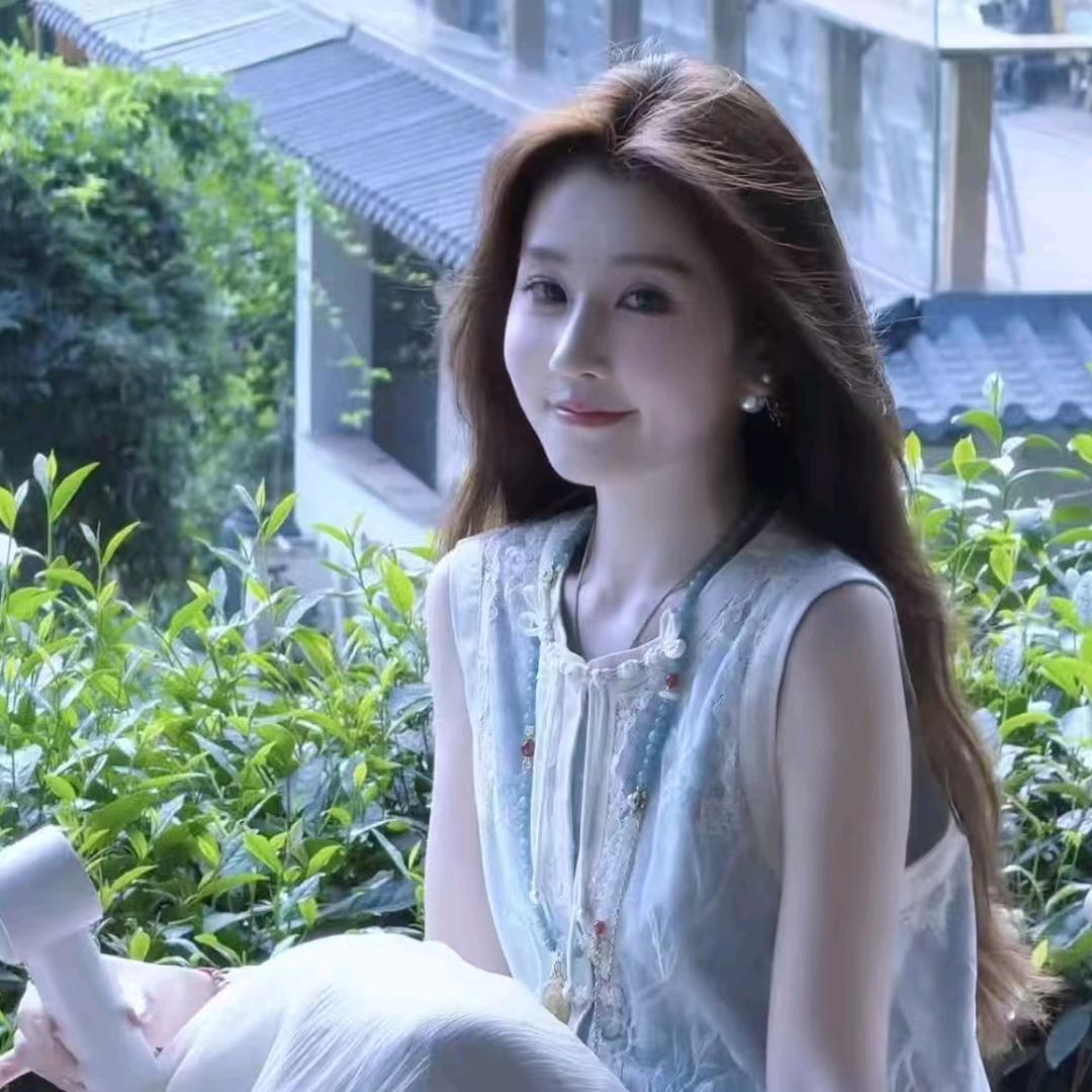 婷婷  is me（穿搭美学）