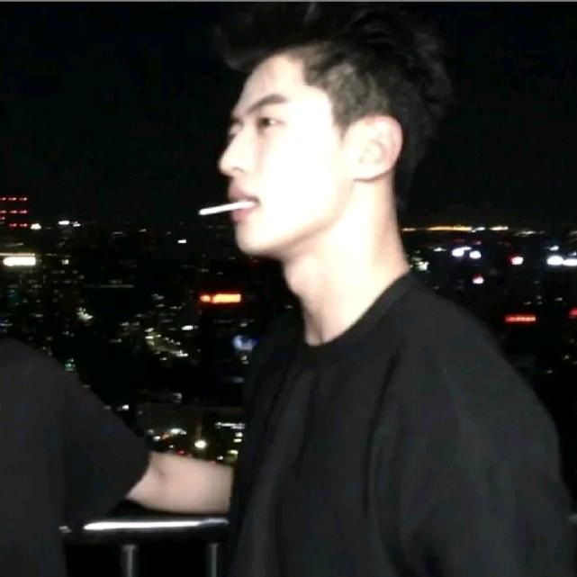 烎