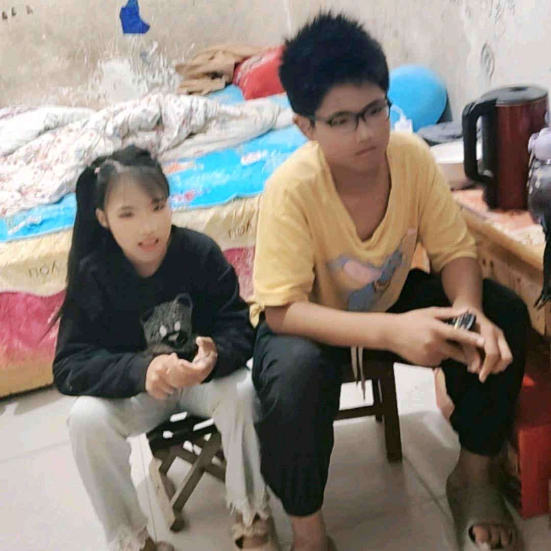 90后两个孩子的单亲爸爸