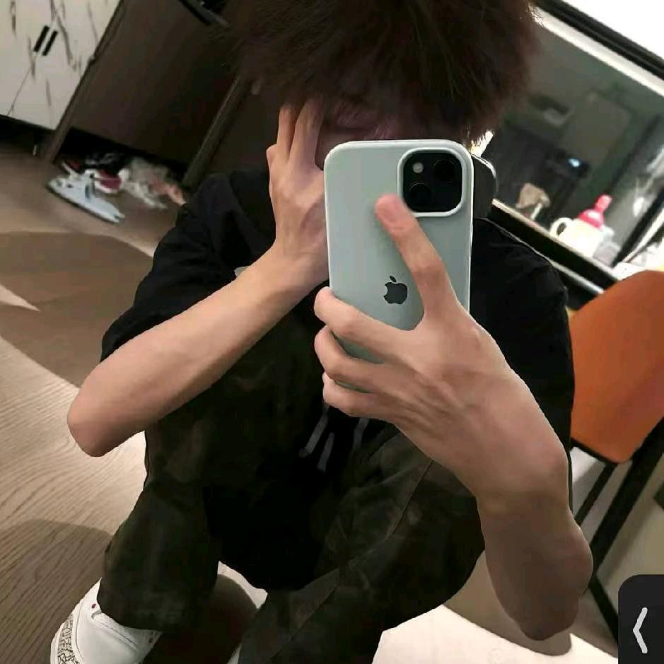 高欣欣.