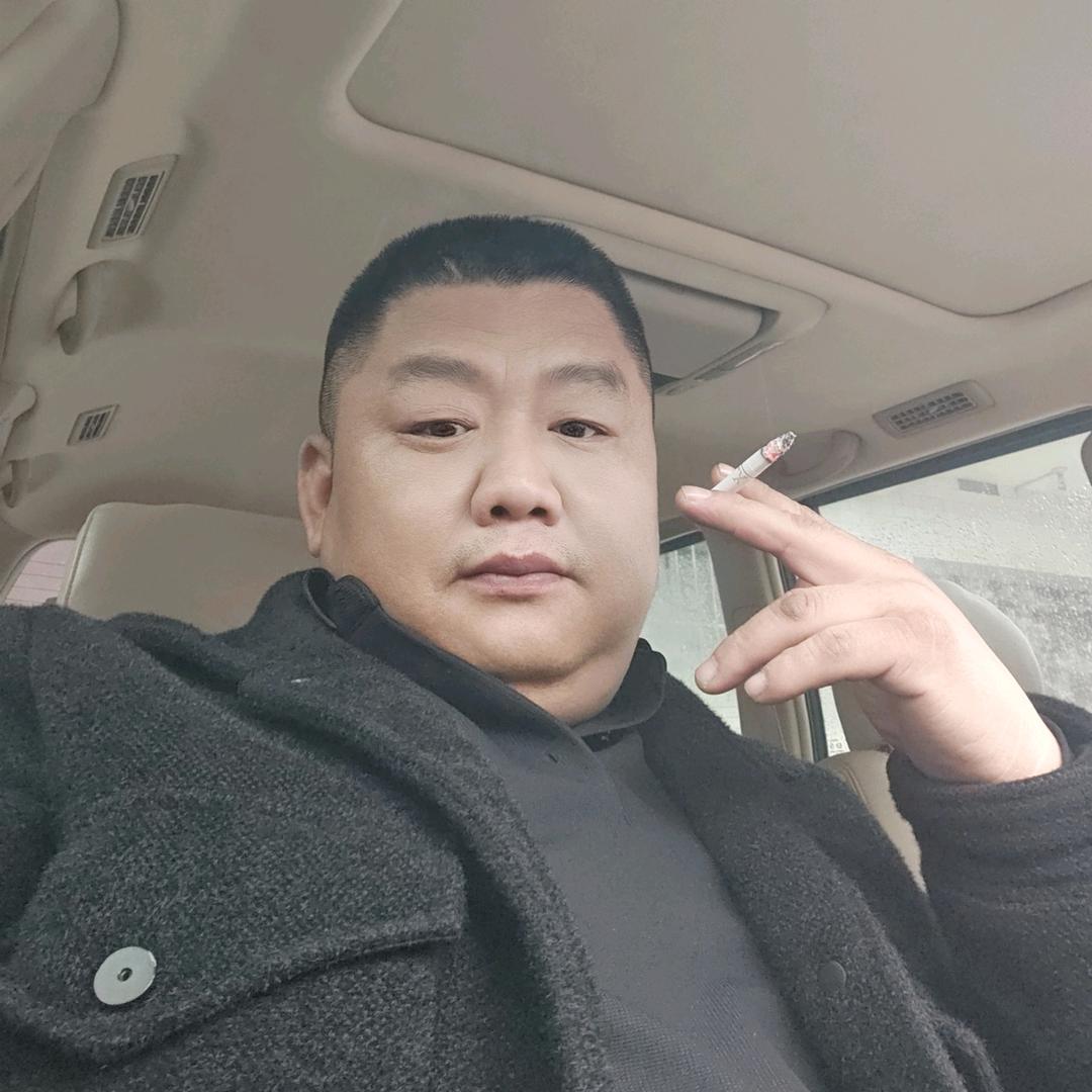 负手望山巅