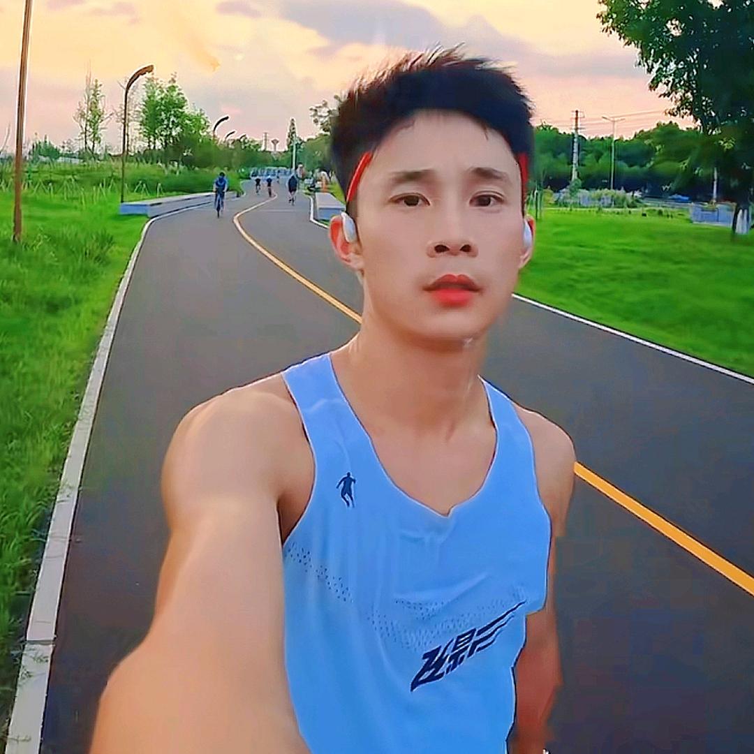 强哥爱跑步🏃‍♂️