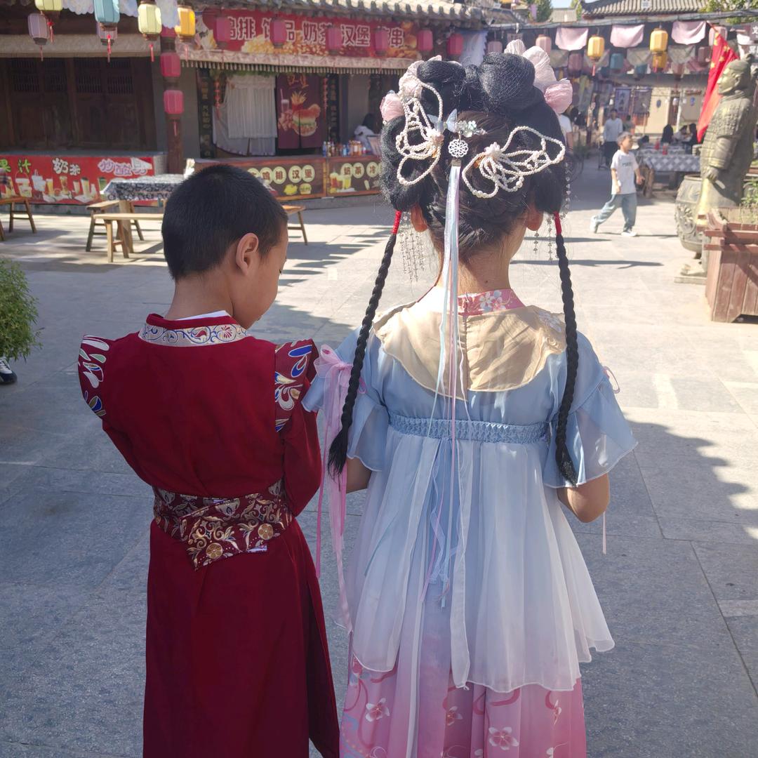 @西 贝贝(*^ω^*)（不喜勿喷）