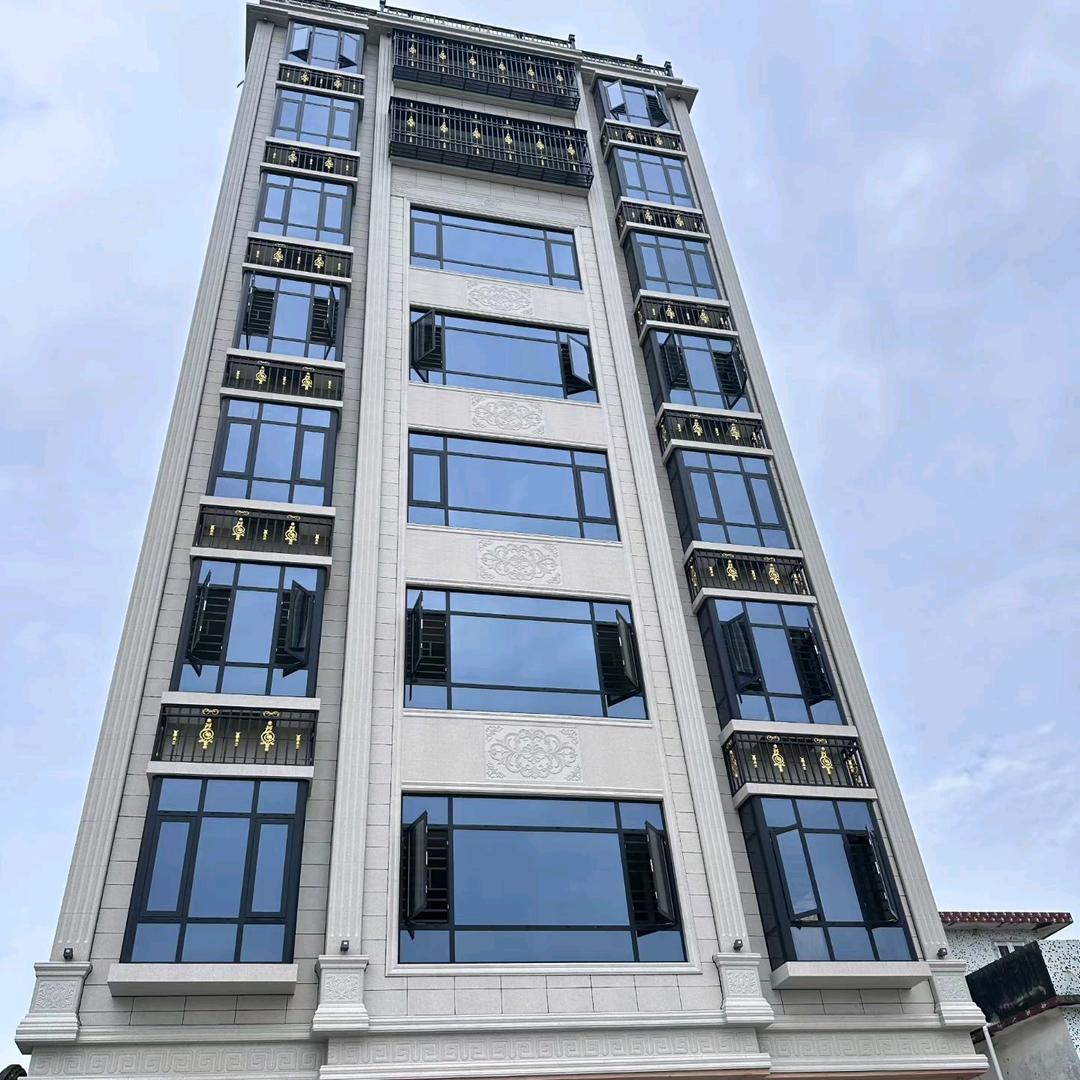 陈铝合金门窗安装队