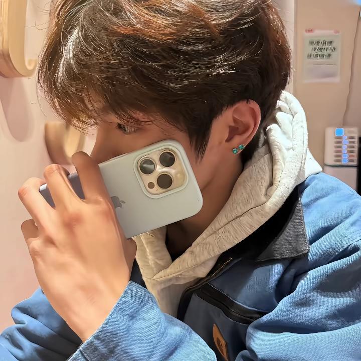 笨蛋总是流眼泪