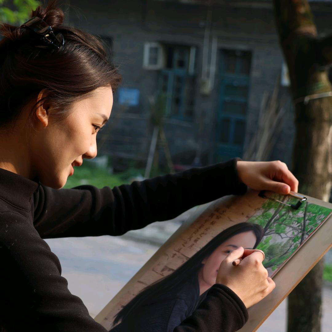 艺术生小佳