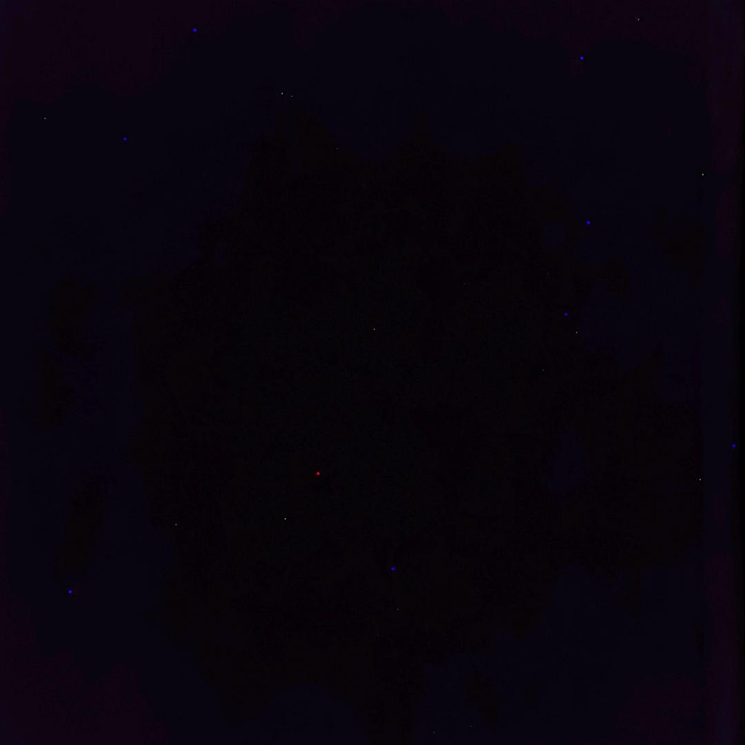 ；