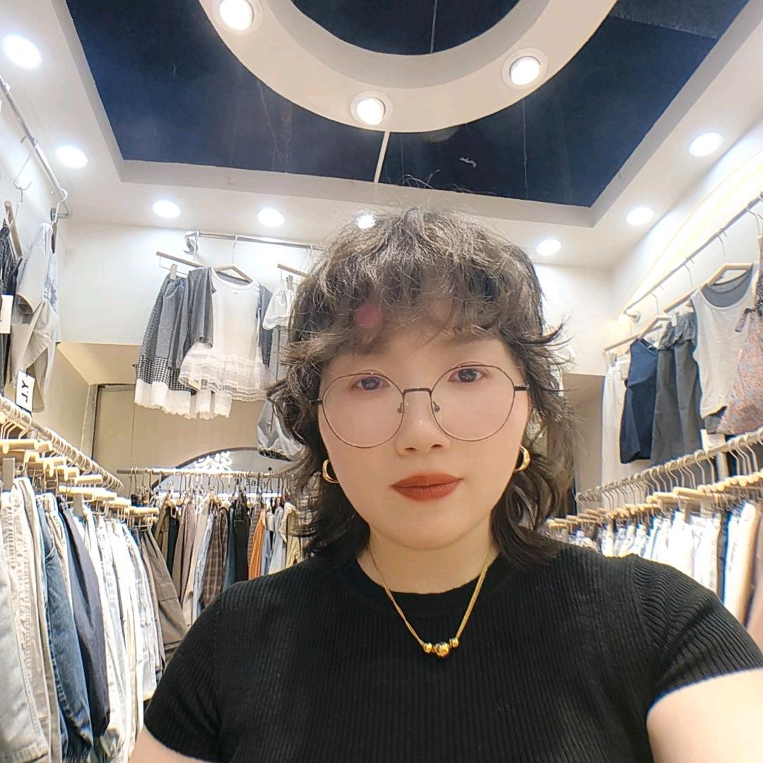 花间品牌童装铺
