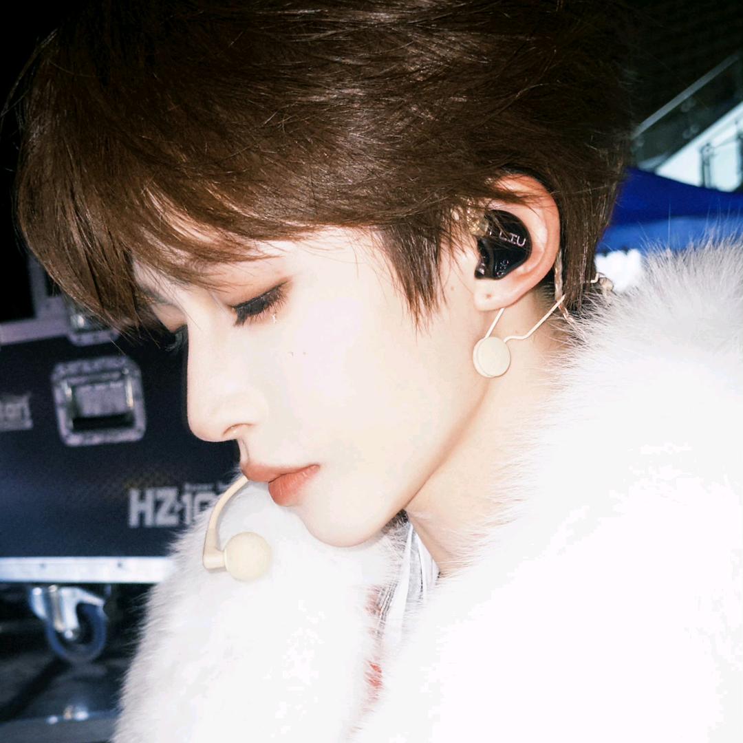 是小狸吖～期待签售会！！