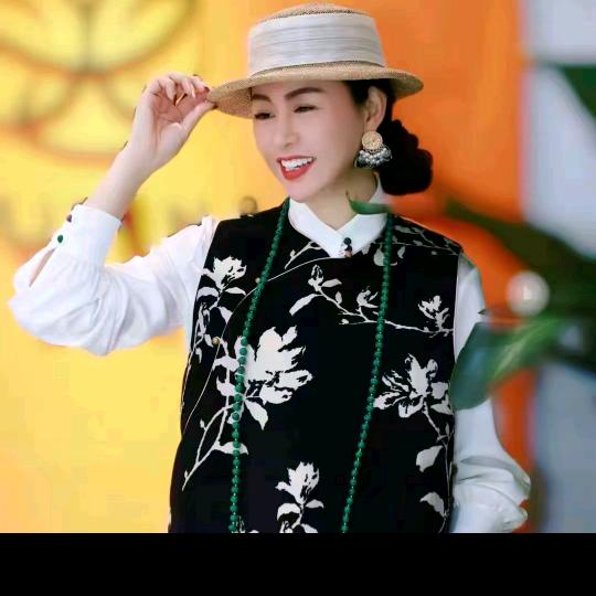 小清一一岳文丽形象美学
