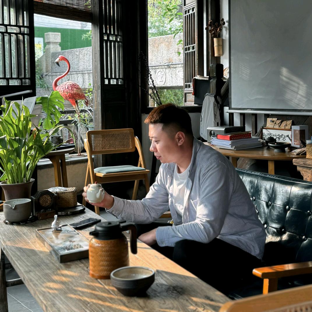 Zhi  Ai  Zhai
