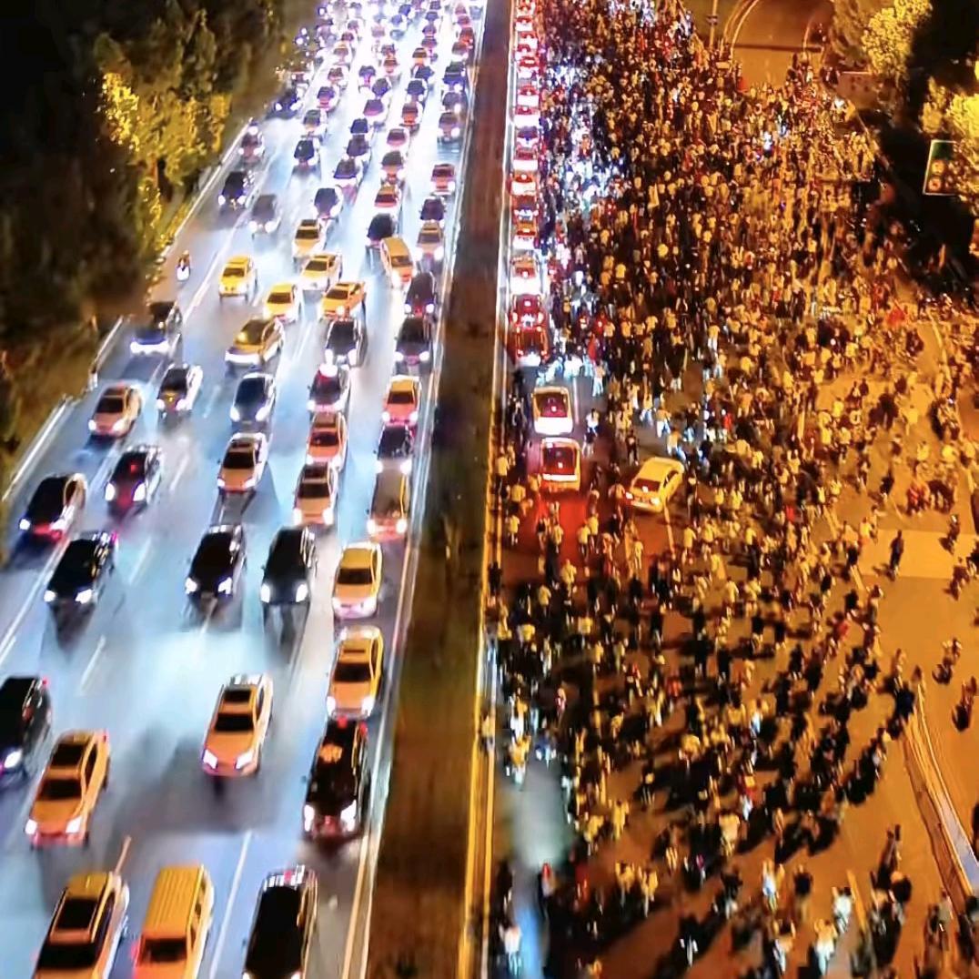 ‘猛踹瘸子那条好腿