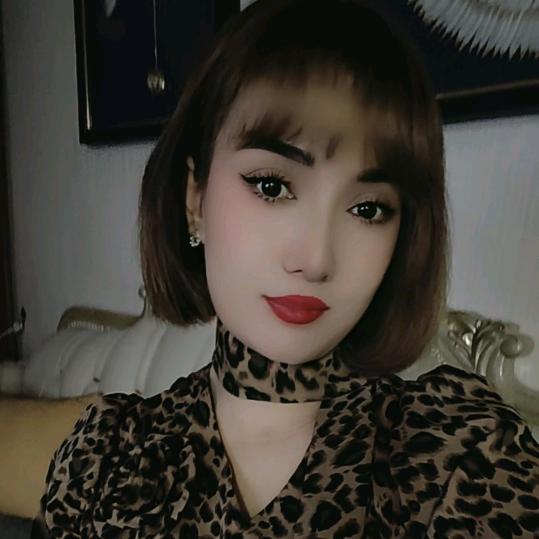 自信姑娘  库尔勒