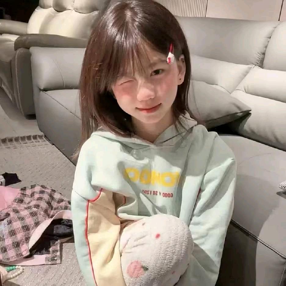 ^小美^