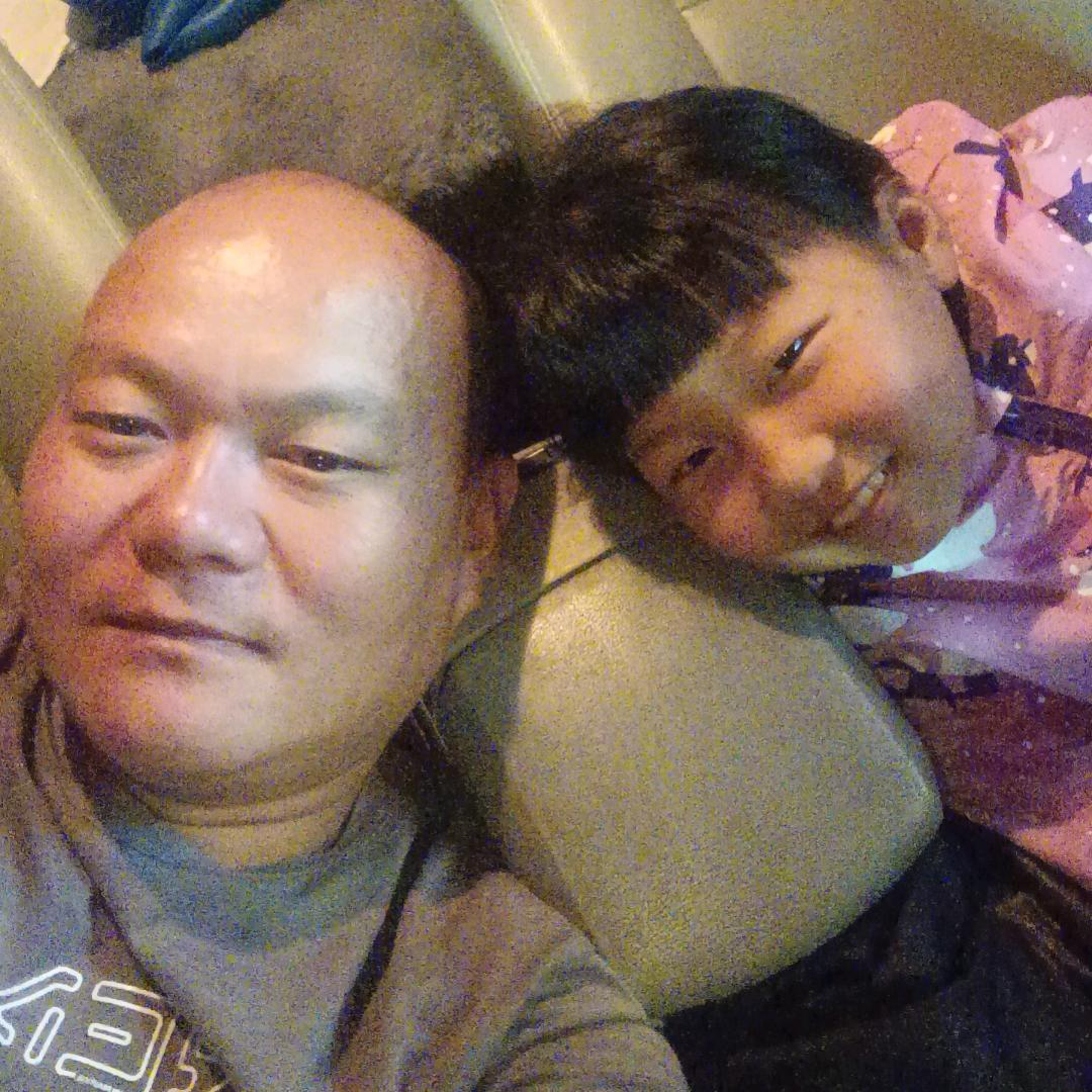 拉着女儿去闯荡江湖