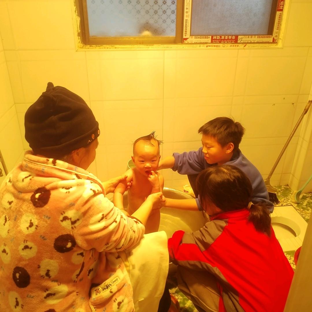 三个孩子的爸