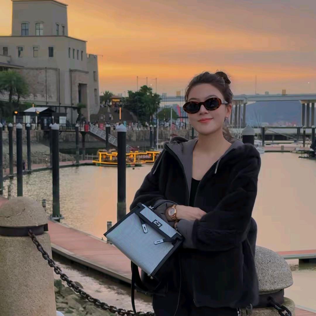 H姐曼辰小助理—轻奢精选衣柜