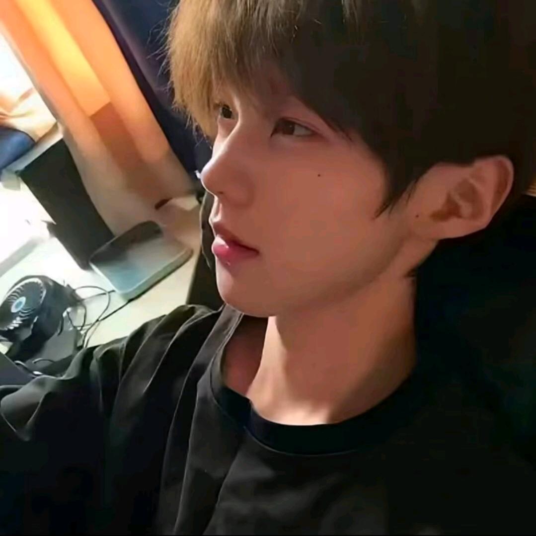 社恐的小帅ᰔᩚ