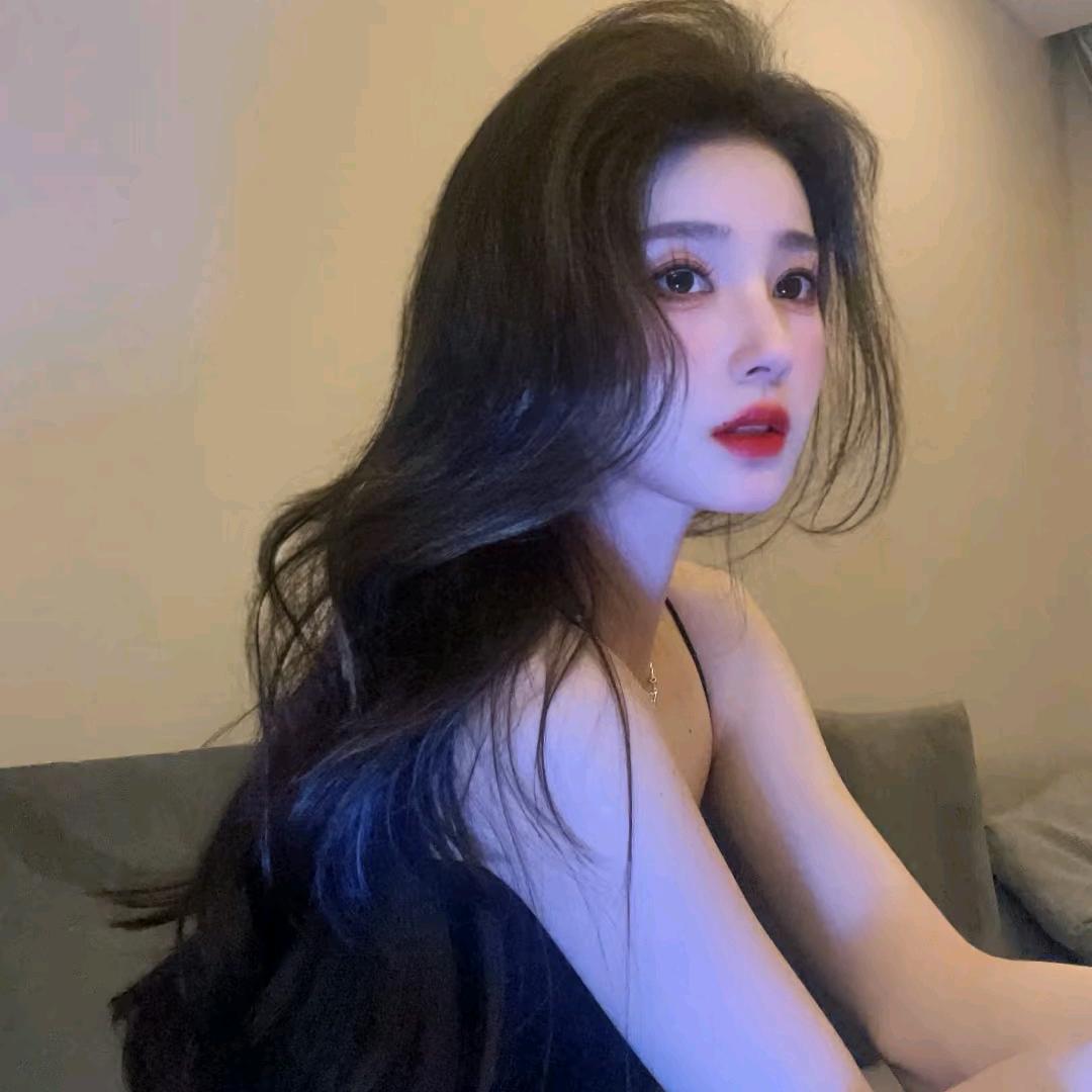 卖配件的小女孩