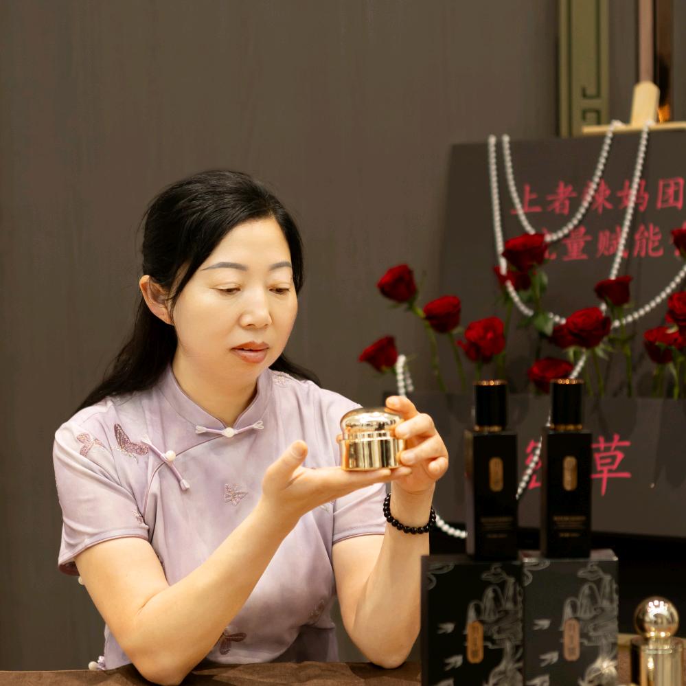 辣妈团队乌密草红源店