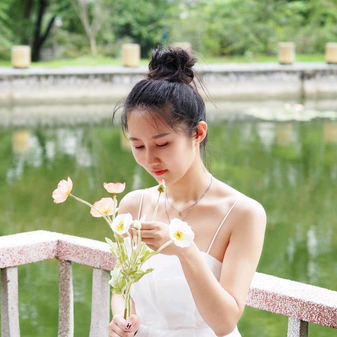 爱笑的彤彤子