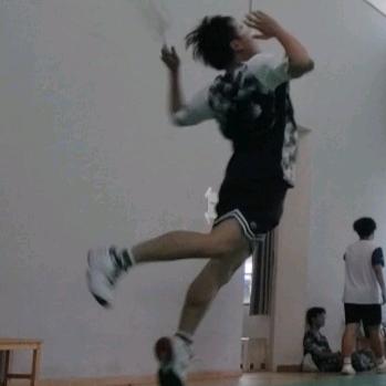 011🏸