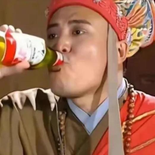超绝八旬老奶狂扇小三嘴巴