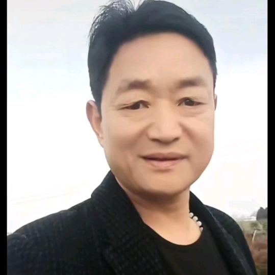 南阳梳子哥：（龍哥）