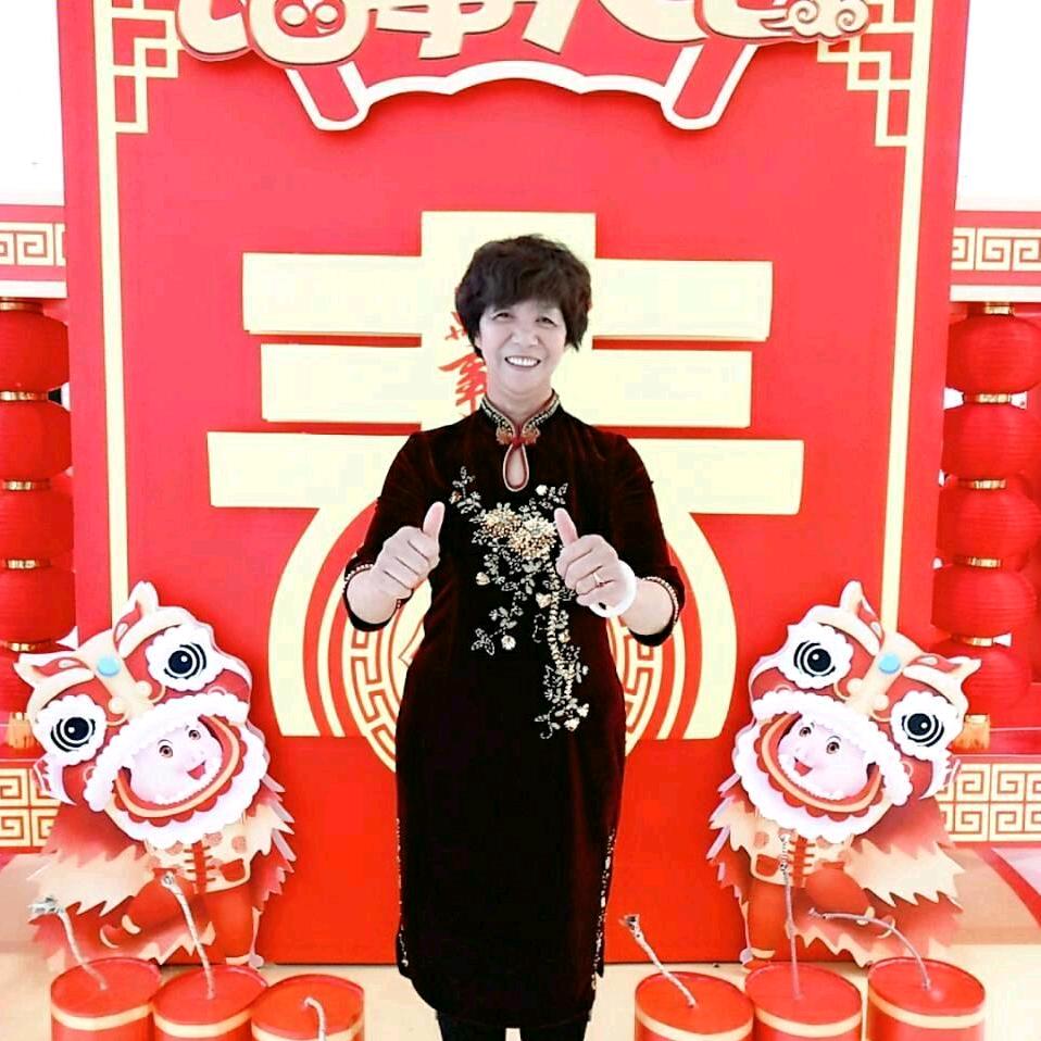 开心的红红