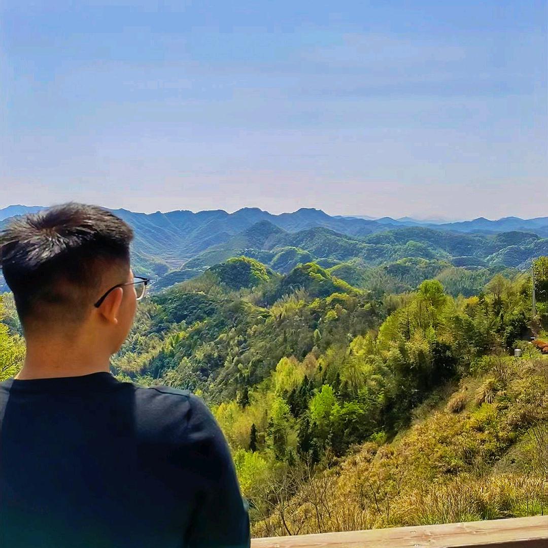 王康.