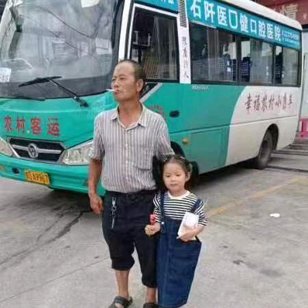 本庄摆摊剪头发钟哑巴