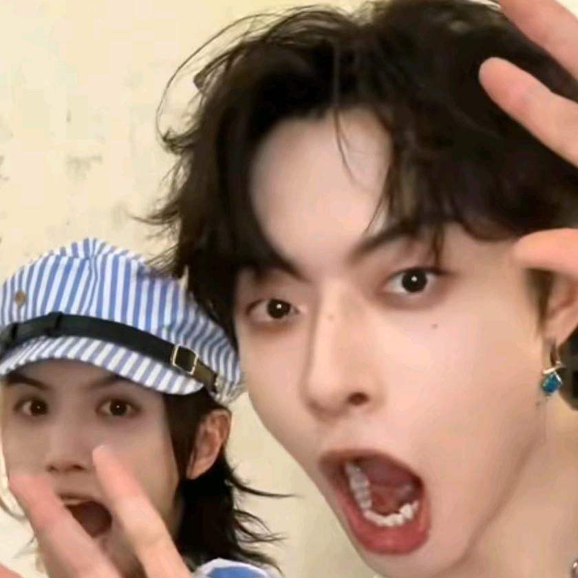 一拳打爆地球🌏