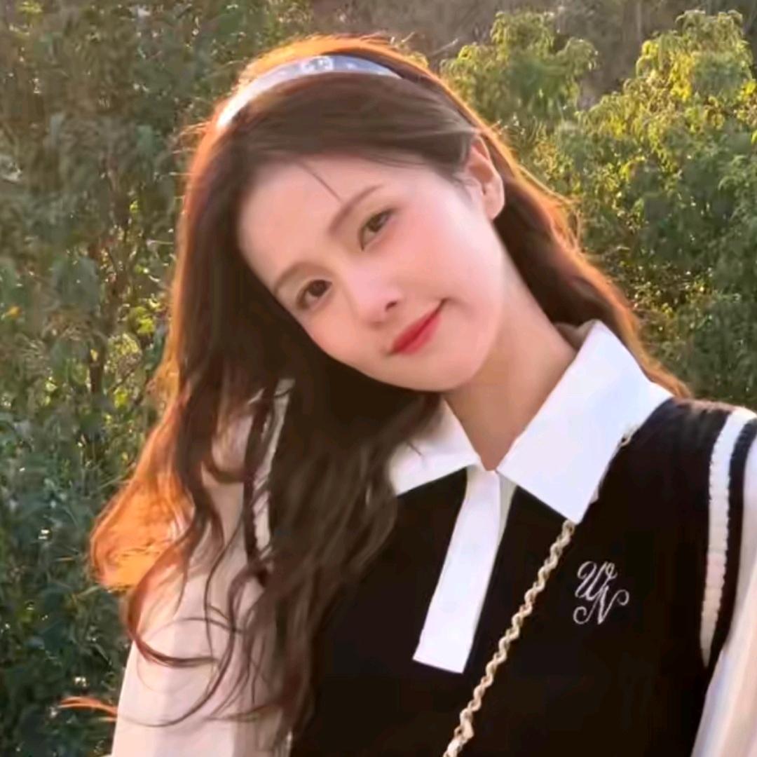 小熊爱吃零食。