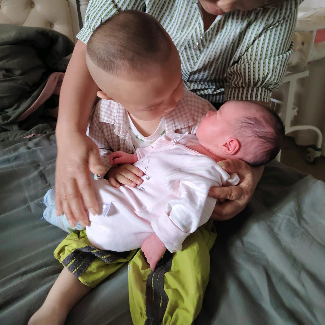 两个孩子的麻