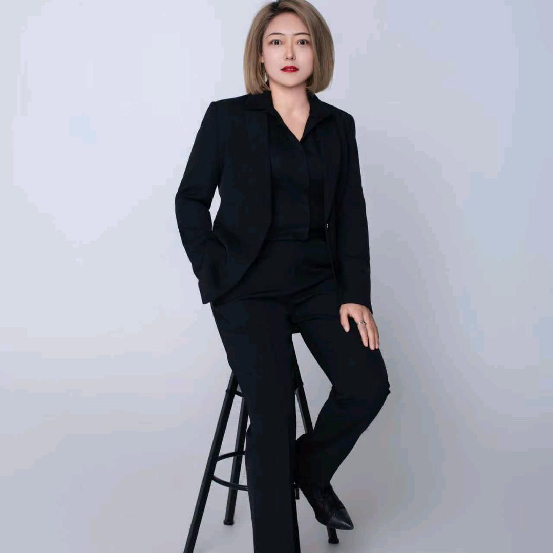 卖房子的小姐姐