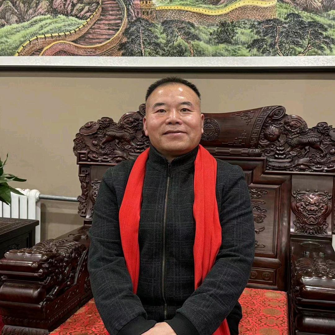 何占功 (与世无争）