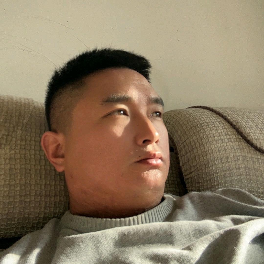 三 四