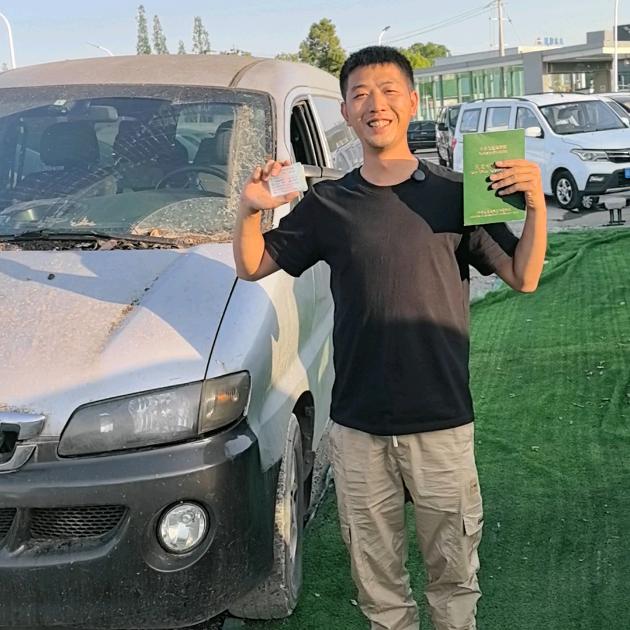 成都C罗面包车(天价收车)