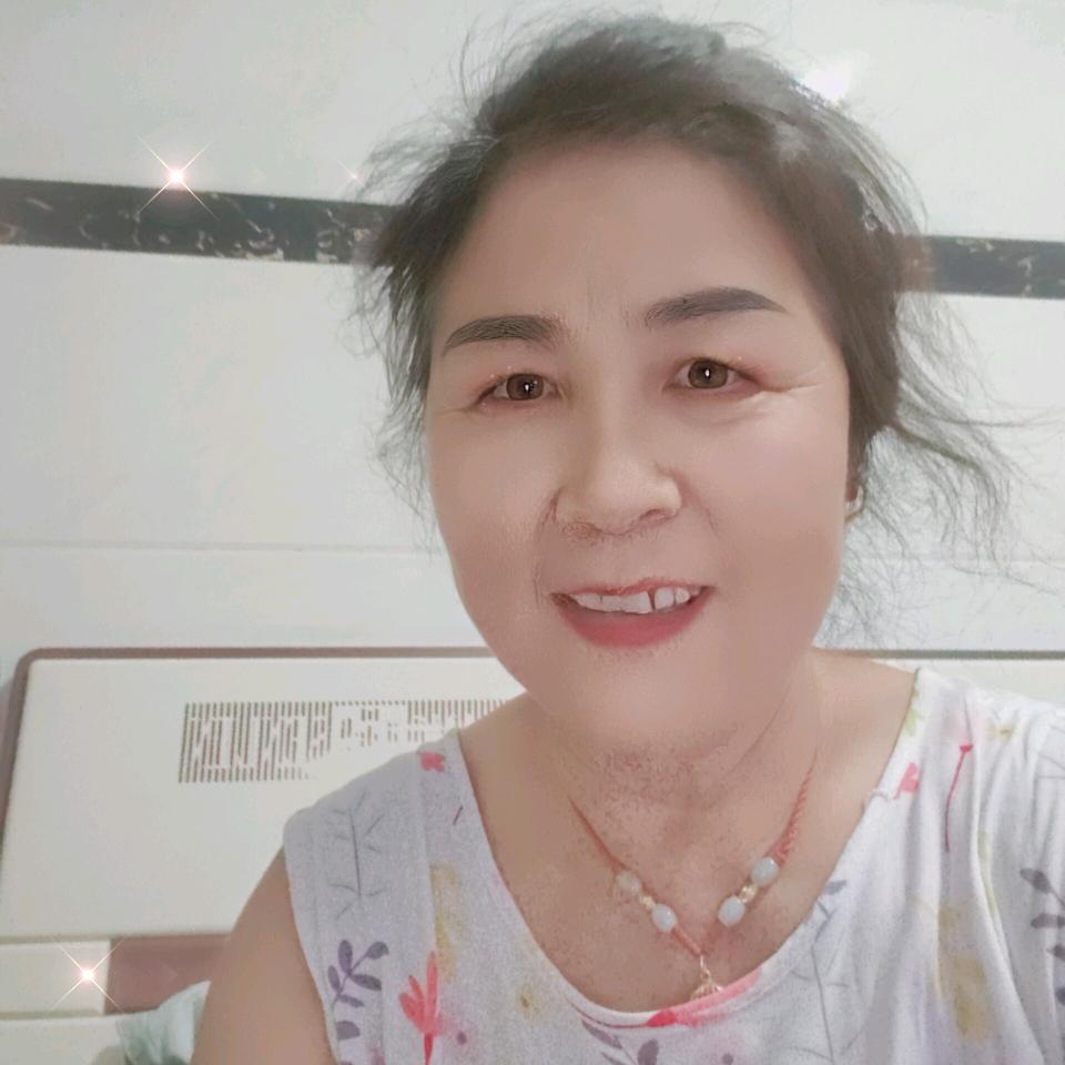 一个快乐的小老太