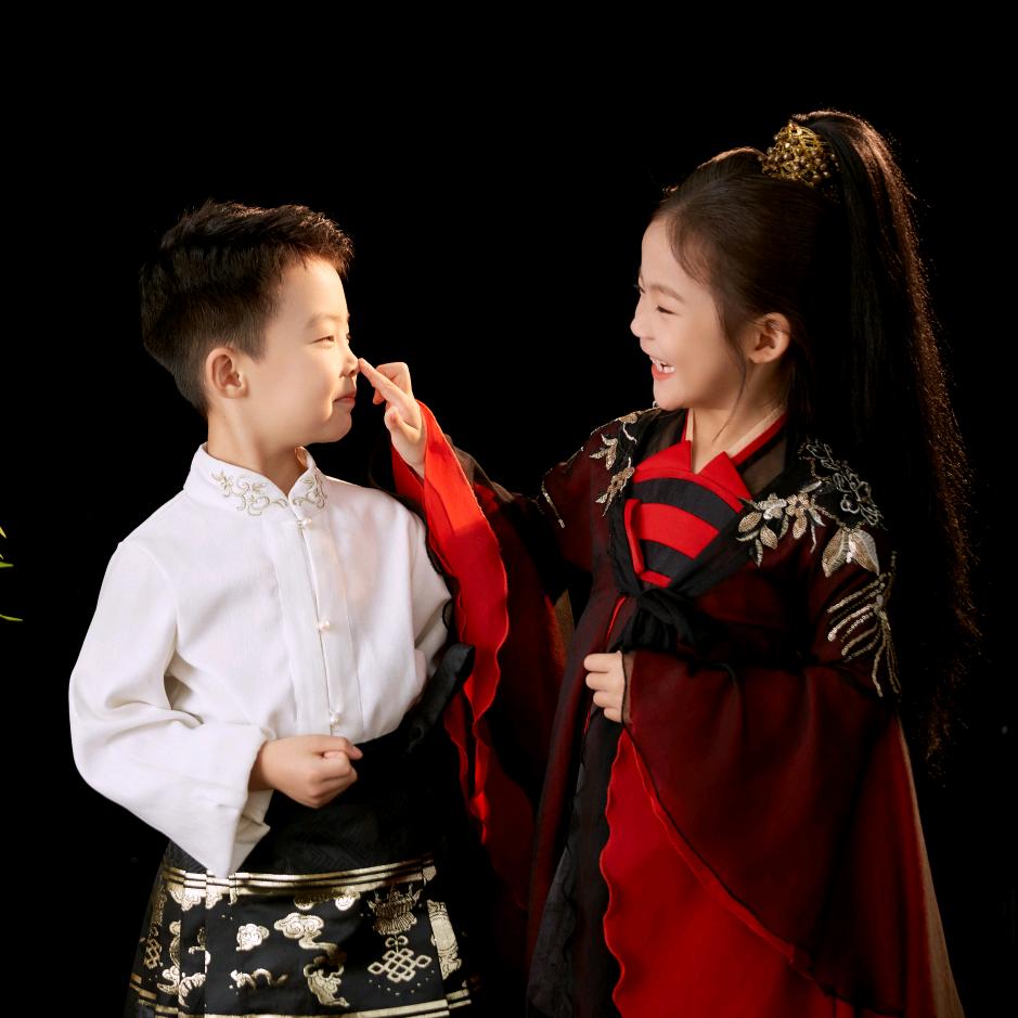 彦哥伊妹💕👶👧