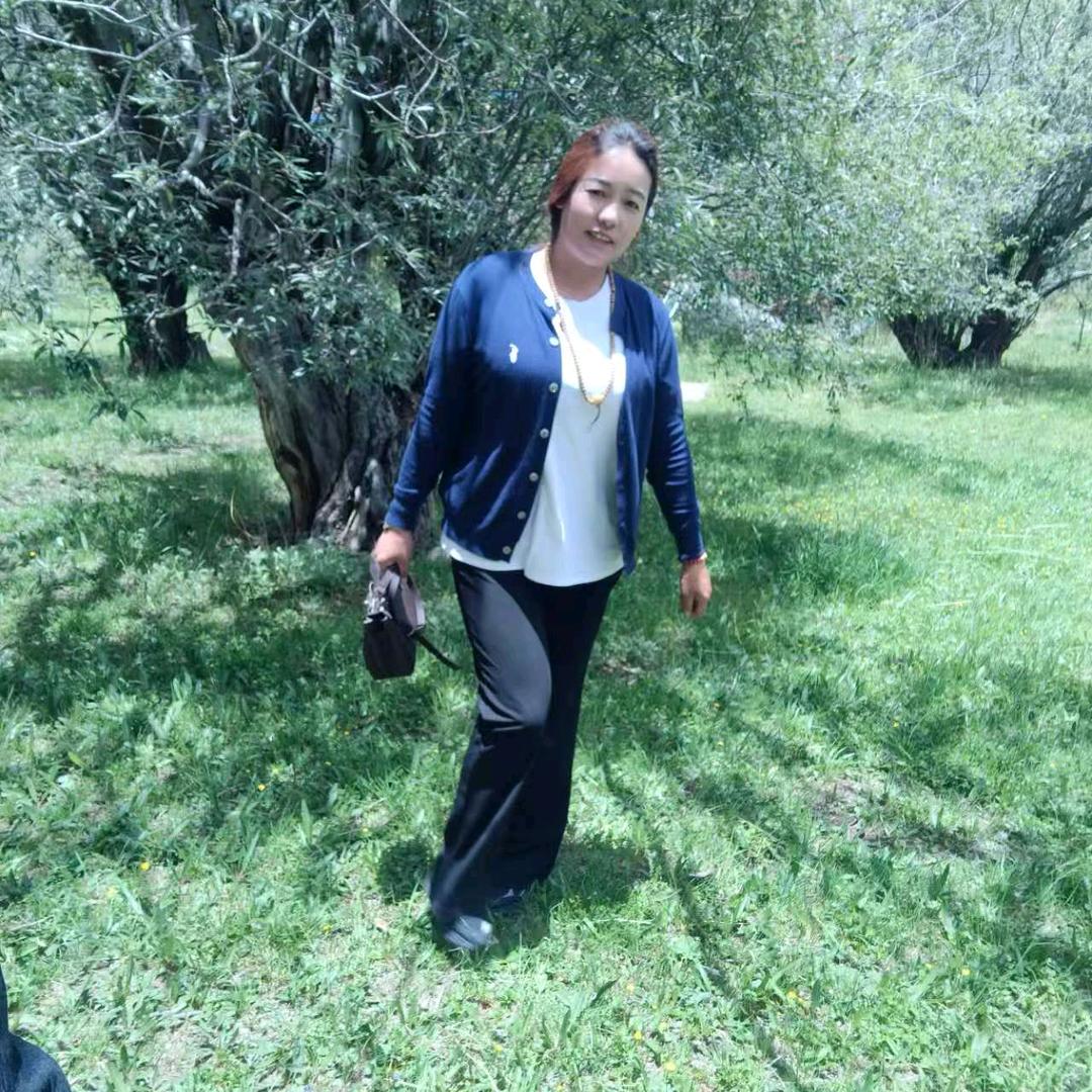 开心果🌺🌺🌺    央央