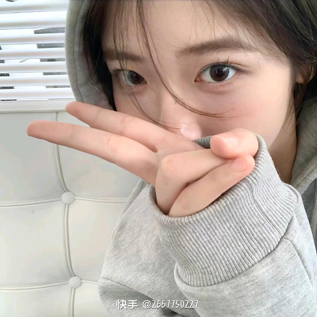 菠萝小薇、