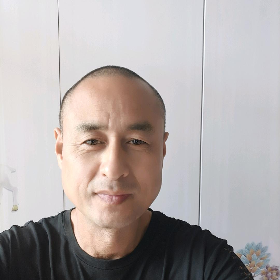 伟*丽