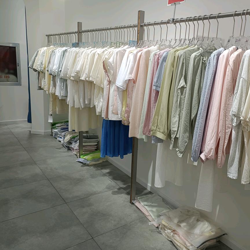 乐珂轻奢服装店