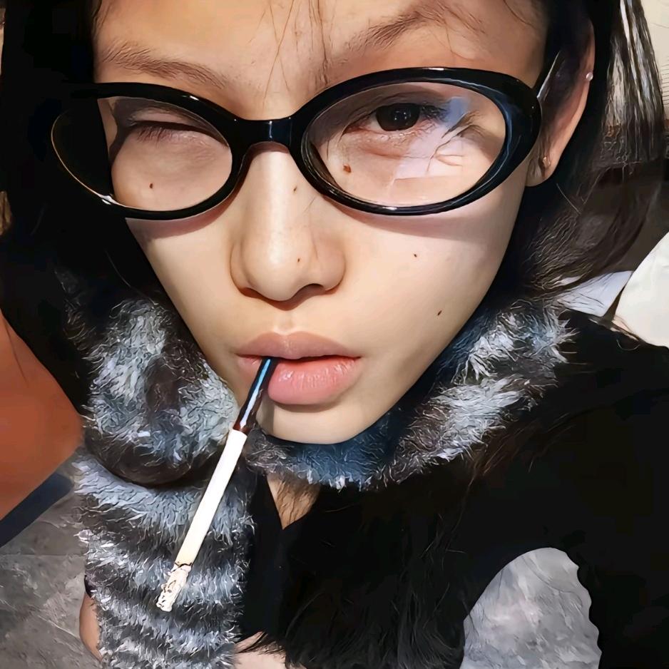 我们不再说话了.