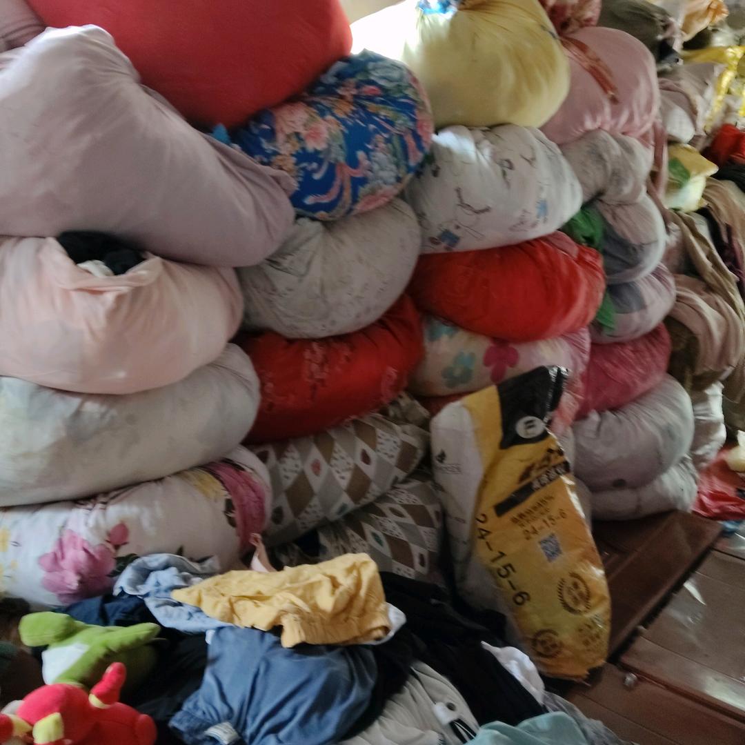 杨羊《旧衣服回收》