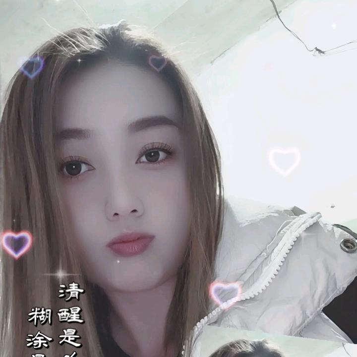 姐妹穿搭在橱窗